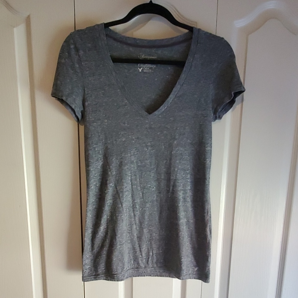 American Eagle Heather Grey V neck shirt M